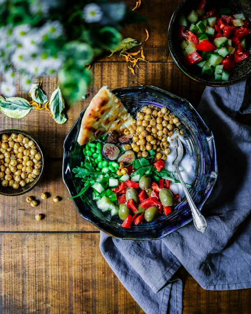 Tofu marinado salteado con brócoli y sésamo